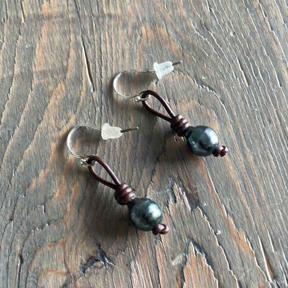 Blue/Gray Pearls On Leather Lariat, Earrings and Anklet - Picture 2 of 13